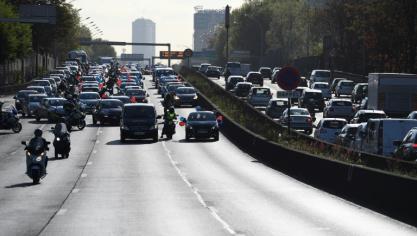 Opération escargot des écoles de conduite à Paris le 18 avril 2017