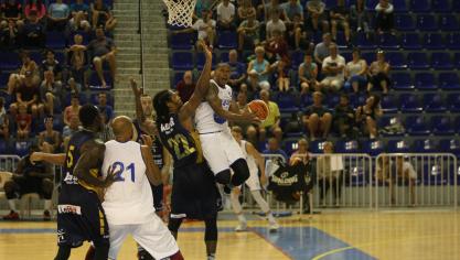 B.A. Walker, ballon en main, auteur de 15 points, a contribué à l’exploit du SQBB.(Photo d’archives G.H.)