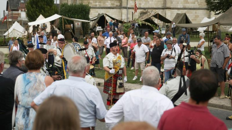 Uniformes, canons et émotions à Étreillers